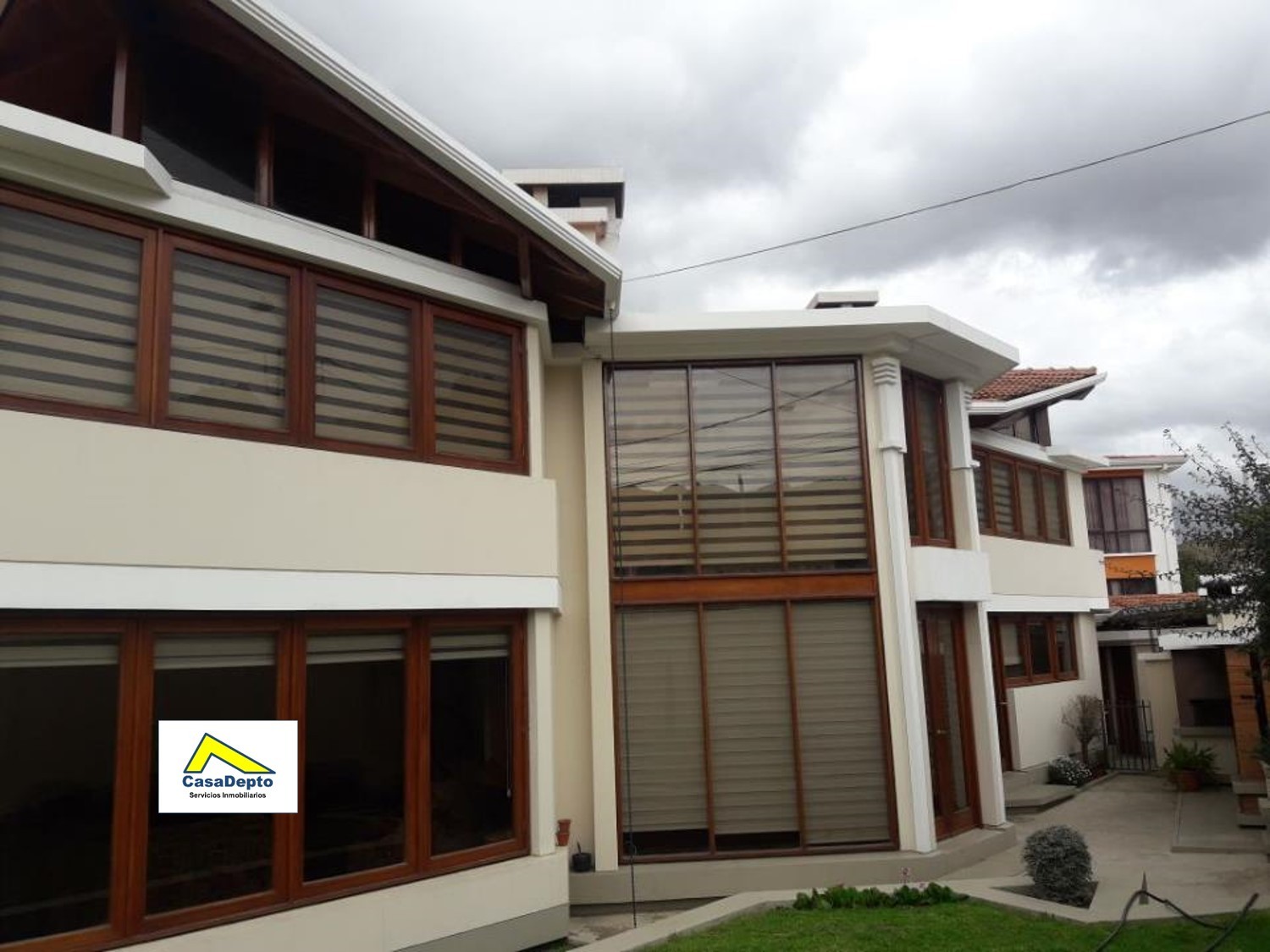 Código 11995, IRPAVI, CASA EN VENTA, LA PAZ, BOLIVIA