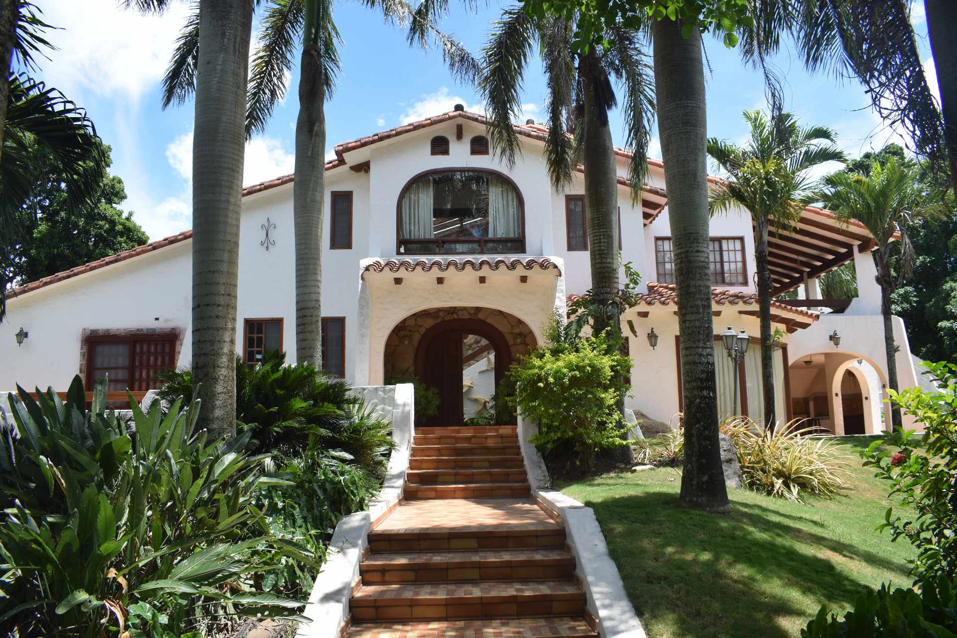 En Alquiler a $us 5,000 Foto 1