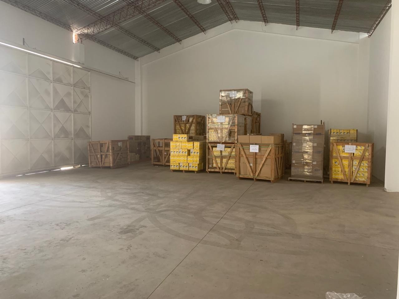 Galpón en AlquilerPROPIEDAD COMERCIAL EN ALQUILER 4TO ANILLO Y RADIAL 27 Foto 3