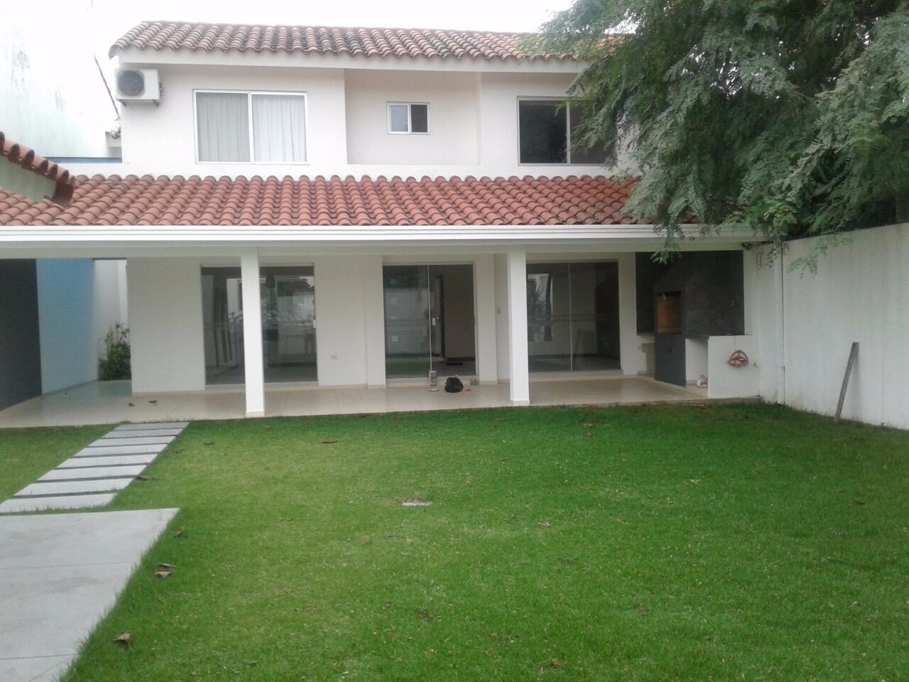 Casa en Entre 7mo y 8vo anillo Norte en Santa Cruz de la Sierra 3 dormitorios 3 baños 3 parqueos Foto 1
