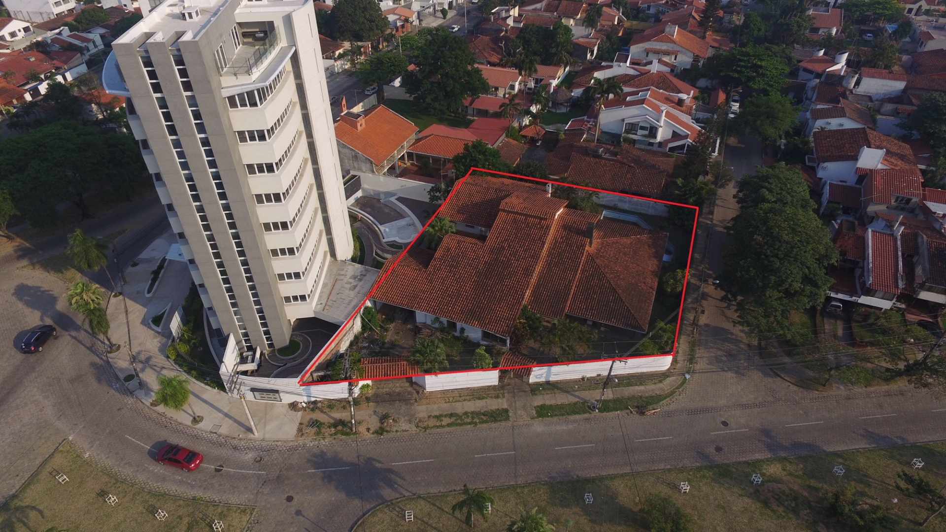 Terreno Barrio Urbari sobre Av. Principales  Foto 1