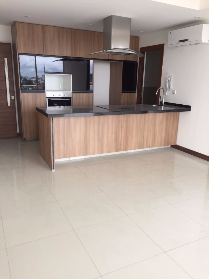 Departamento en VentaEdificio Puerto Madero, Calle los Claveles al lado de Sirari Suites zona de Equipetrol Foto 11