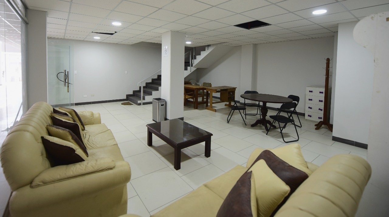 Oficina en AlquilerZona Villa Bolivar D Calle 102 entre calles 130 y 131 11 dormitorios 11 baños 4 parqueos Foto 4