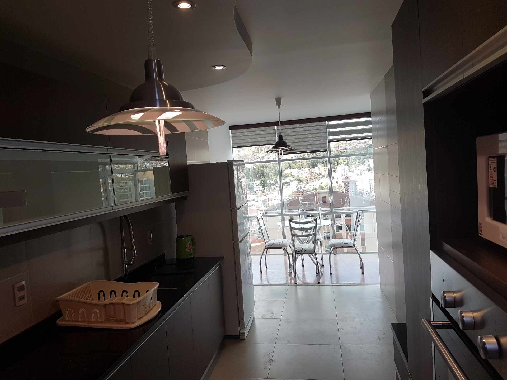 Departamento en AlquilerAv.ballivian ezquina calle #23
av.ballivian esquina calle 23 calacoto Foto 4