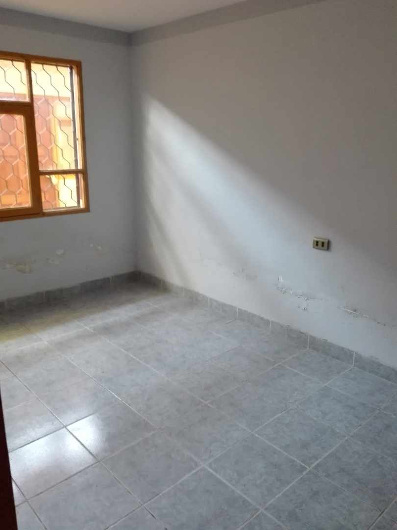 Casa en Jayhuayco en Cochabamba 8 dormitorios 4 baños 4 parqueos Foto 3