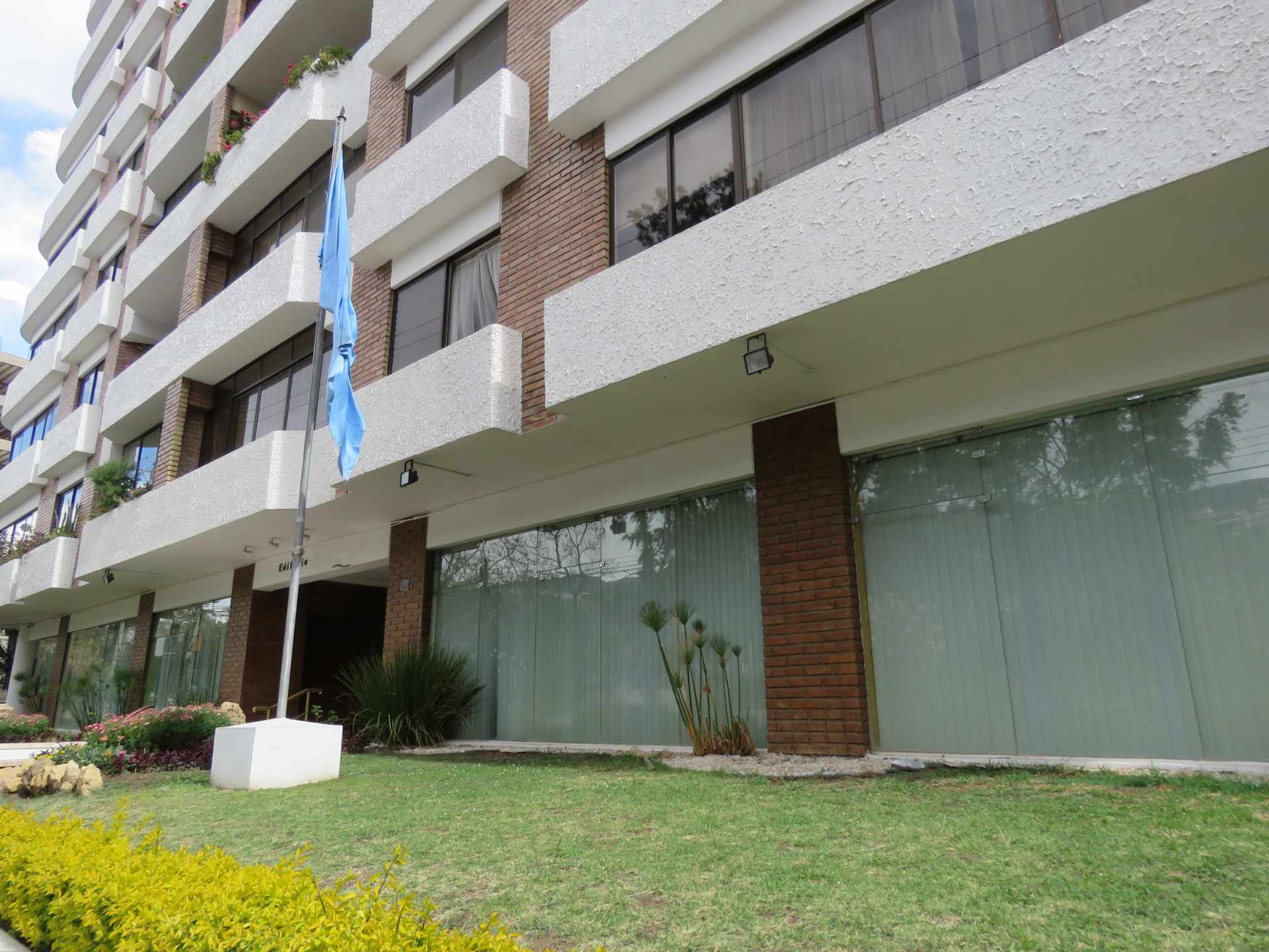 Departamento en Queru Queru en Cochabamba 3 dormitorios 2 baños 1 parqueos Foto 7