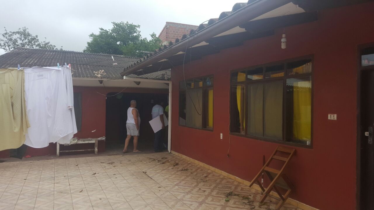 Casa en Entre 5to y 6to anillo Este en Santa Cruz de la Sierra 5 dormitorios 1 baños 2 parqueos Foto 8