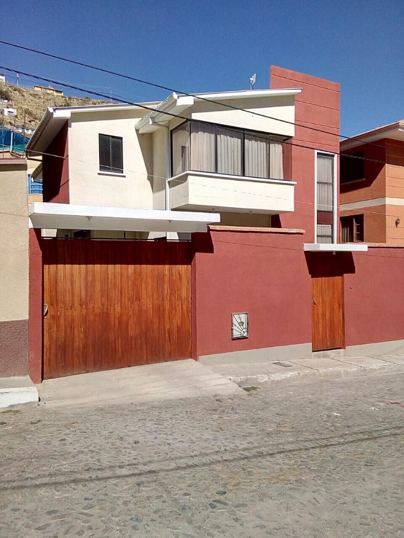 Casa en Irpavi en La Paz 4 dormitorios 3 baños 3 parqueos Foto 1