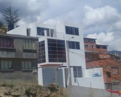 Casa en Achumani en La Paz 4 dormitorios 2 baños 1 parqueos Foto 2