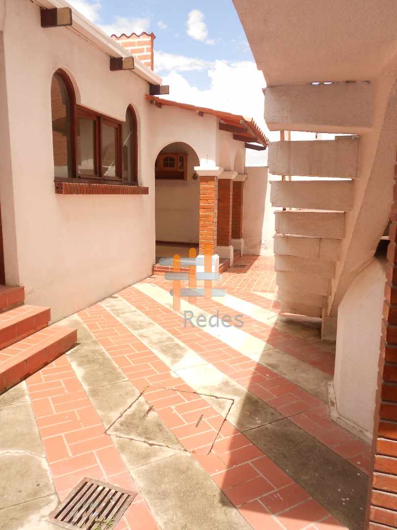 Casa en Achumani en La Paz 4 dormitorios 4 baños 3 parqueos Foto 8