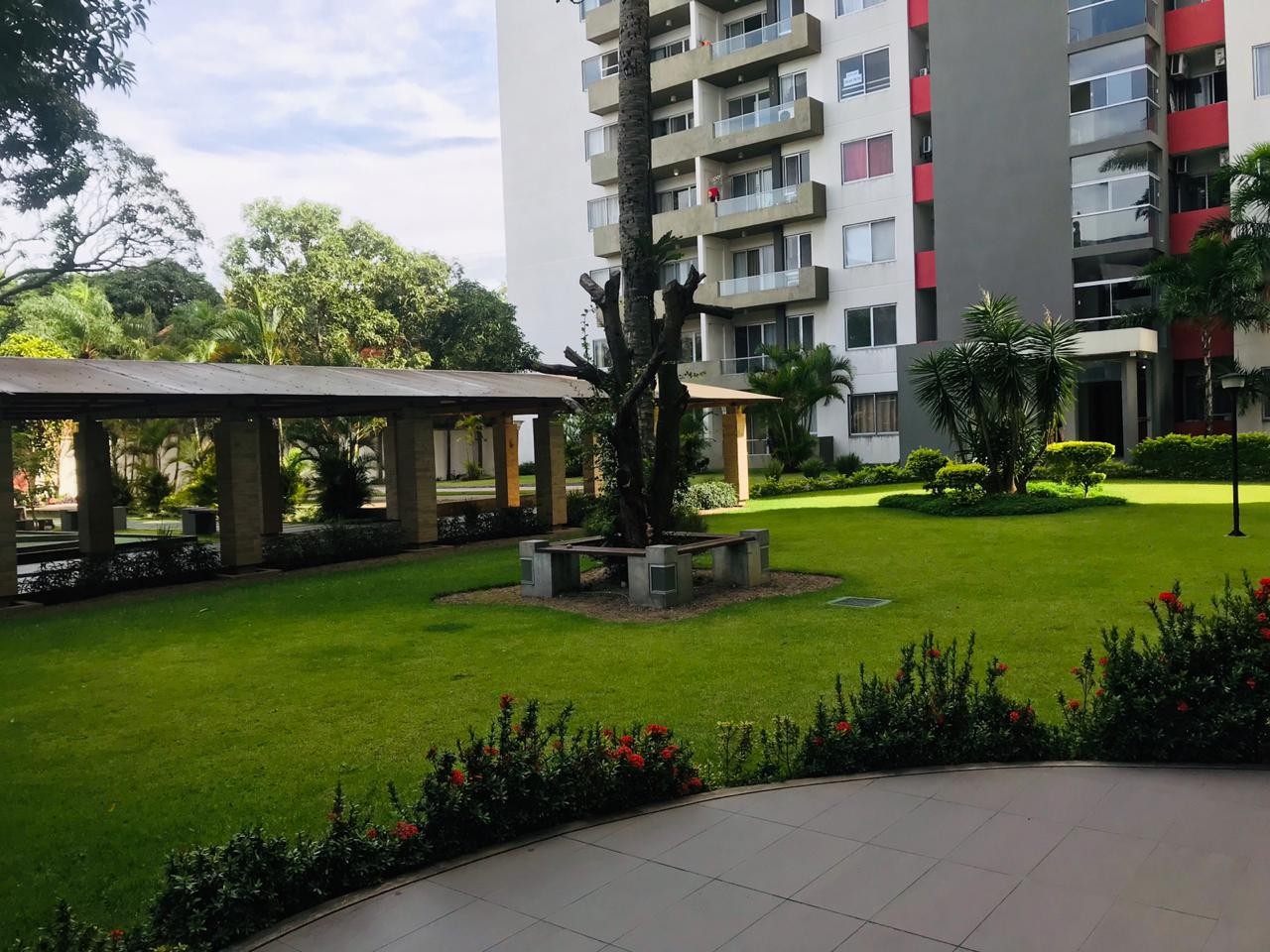 Departamento en AlquilerCONDOMINIO CURUPAU III Av. Roca y Coronado 2 dormitorios 2 baños 1 parqueos Foto 3