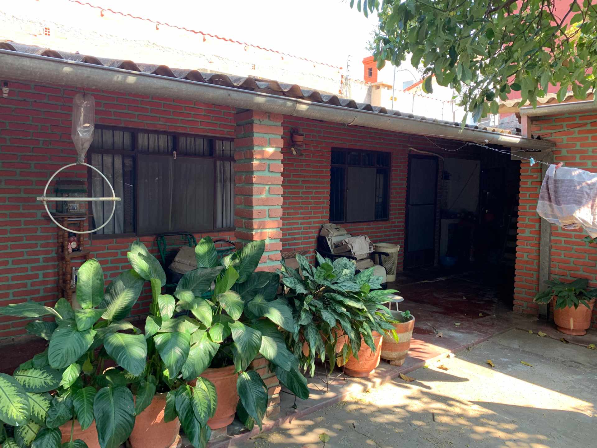 Casa en Las Palmas en Santa Cruz de la Sierra 5 dormitorios 2 baños 2 parqueos Foto 2