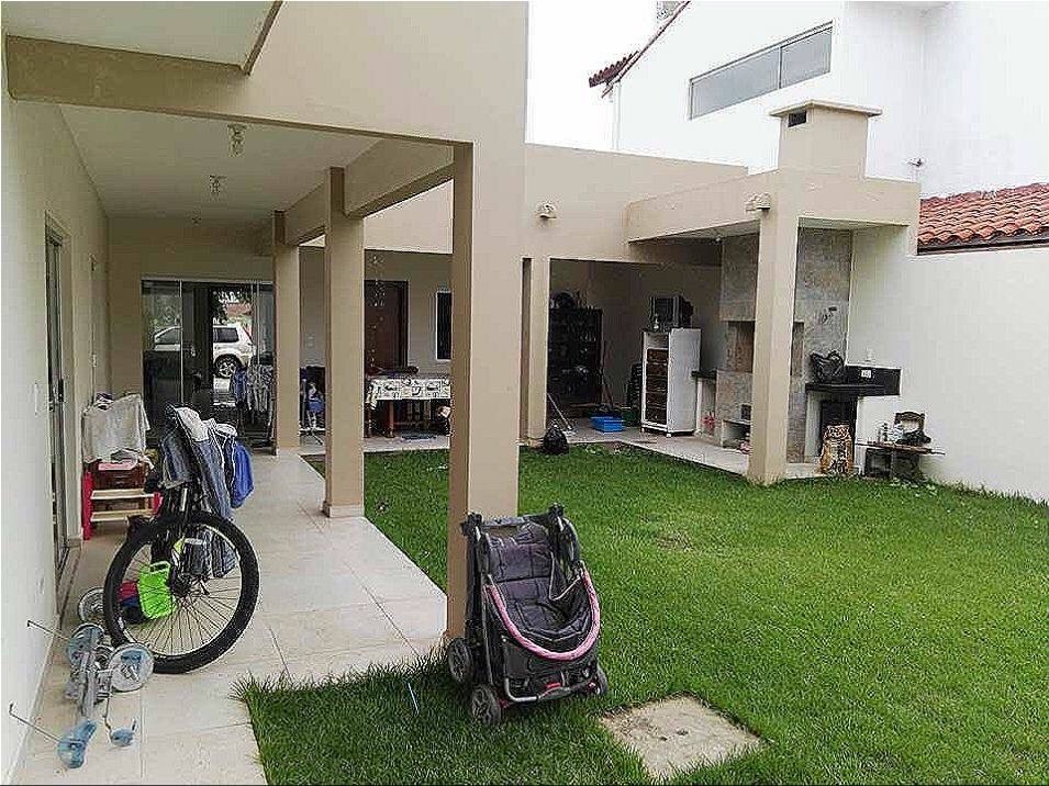 Casa en Carretera Norte en Santa Cruz de la Sierra 4 dormitorios 4 baños 3 parqueos Foto 1
