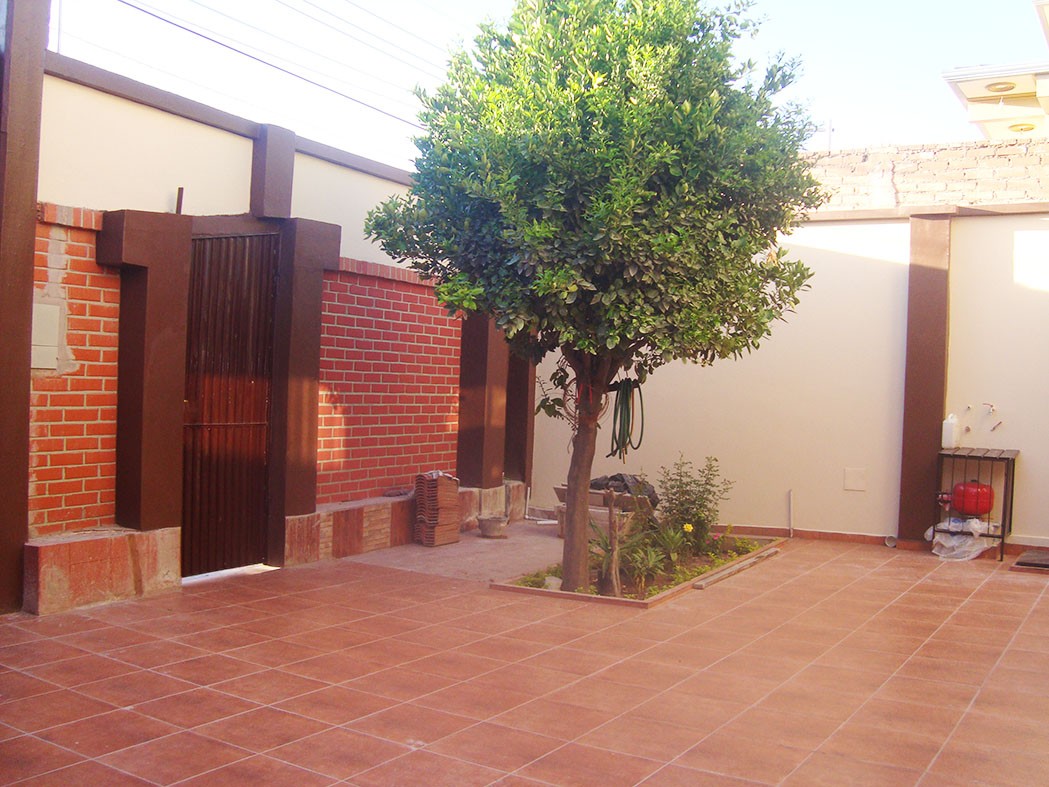Casa en La Chimba en Cochabamba 4 dormitorios 4 baños 4 parqueos Foto 4