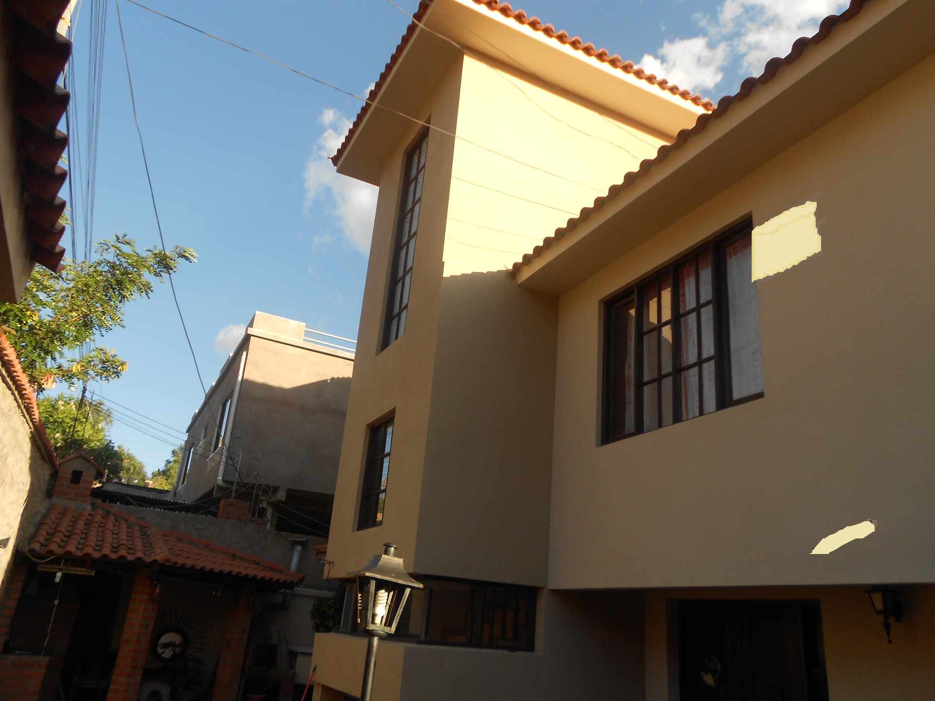 Casa en Queru Queru en Cochabamba 5 dormitorios 4 baños 3 parqueos Foto 1