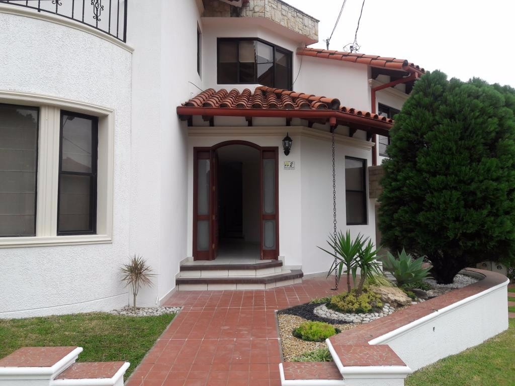 Casa en Entre 6to y 7mo anillo Norte en Santa Cruz de la Sierra 3 dormitorios 4 baños 3 parqueos Foto 1