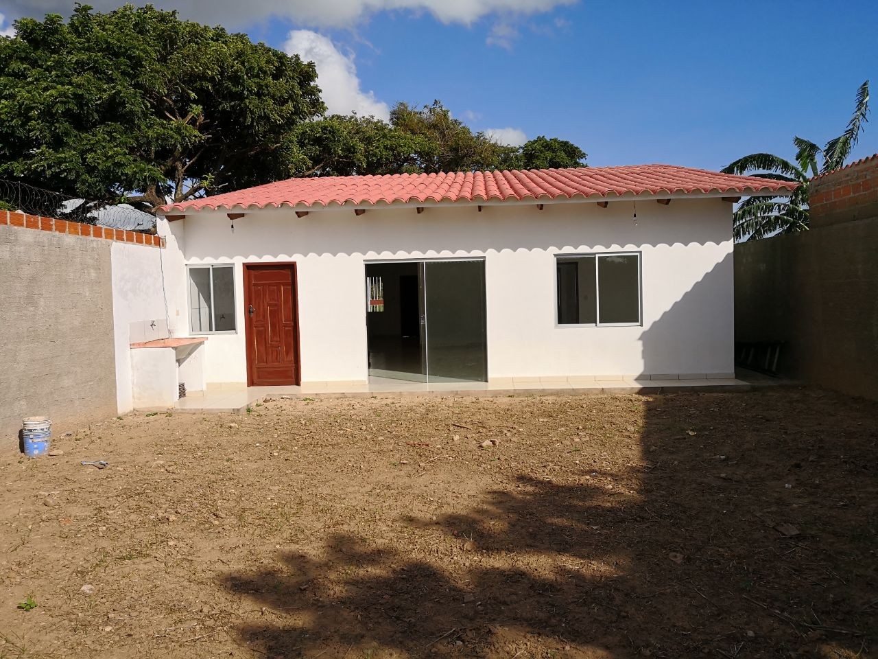 Casa en VentaBarrio Amboró, cerca de la Av. 4 de Octubre 8vo. anillo 3 dormitorios 2 baños 3 parqueos Foto 5