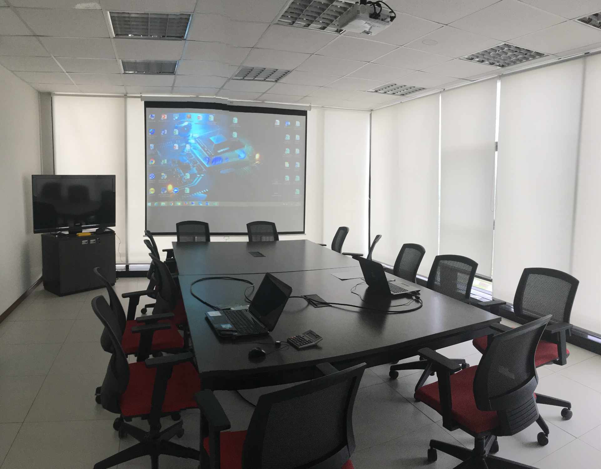 Oficina Centro empresarial Equipetrol Edif el CUBO I Foto 3
