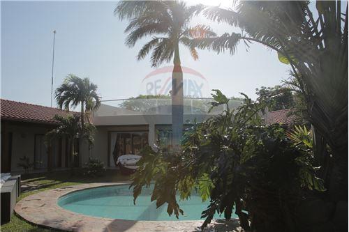 Casa en VentaLA CASONA VIRGEN DE COTOCA  5 baños 1 parqueos Foto 6