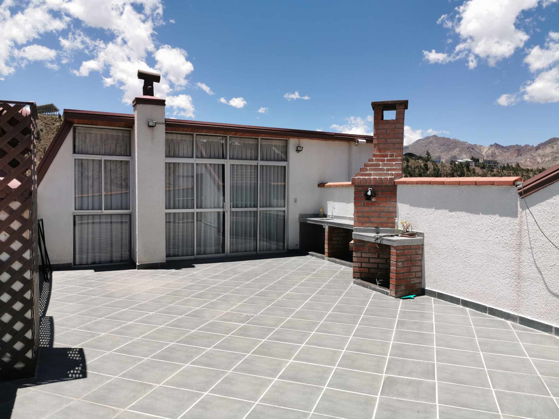 Departamento en Irpavi en La Paz 4 dormitorios 6 baños 2 parqueos Foto 3