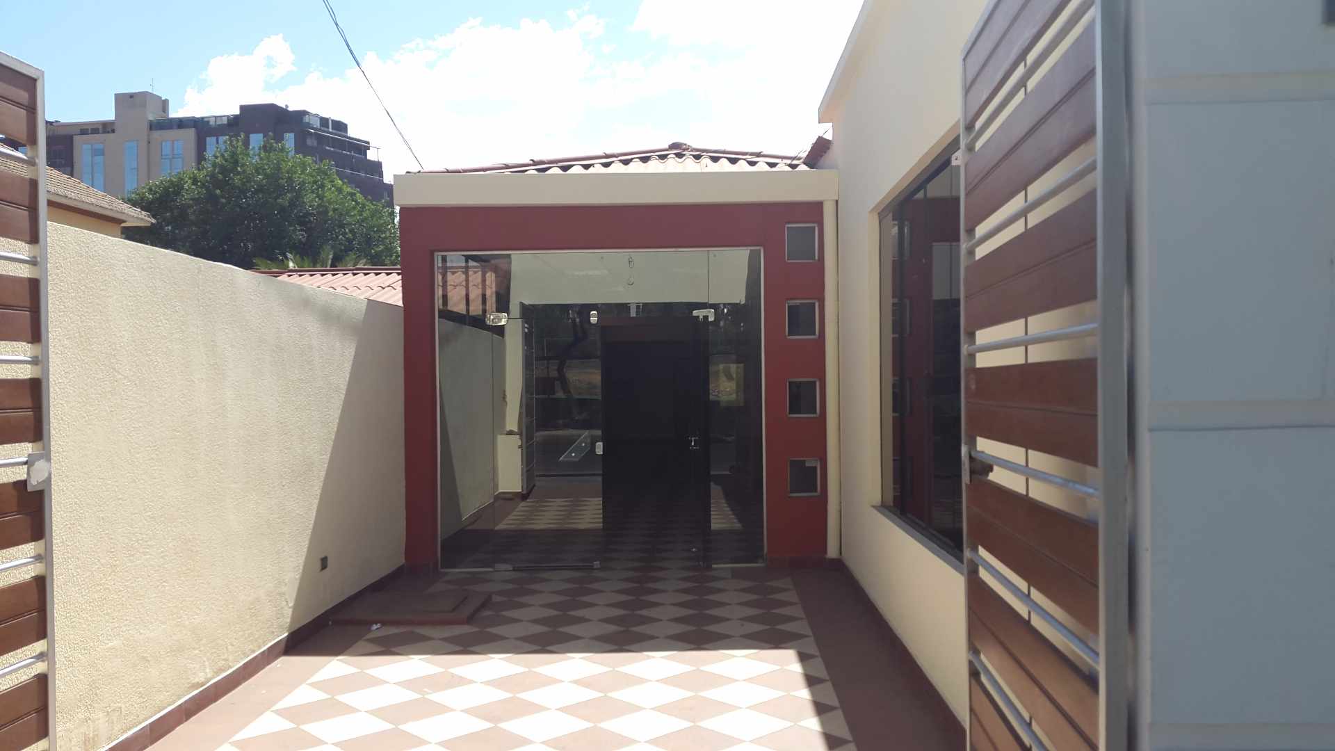 Casa Av. Oblitas #279 entre Pasaje Eliodoro Camacho y Av. Villarroel Foto 3