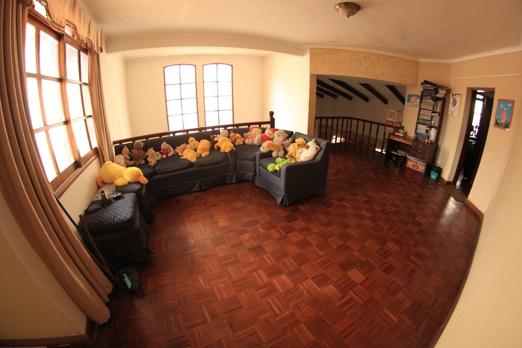 Casa en Barrio Urbari en Santa Cruz de la Sierra 4 dormitorios 4 baños 4 parqueos Foto 10