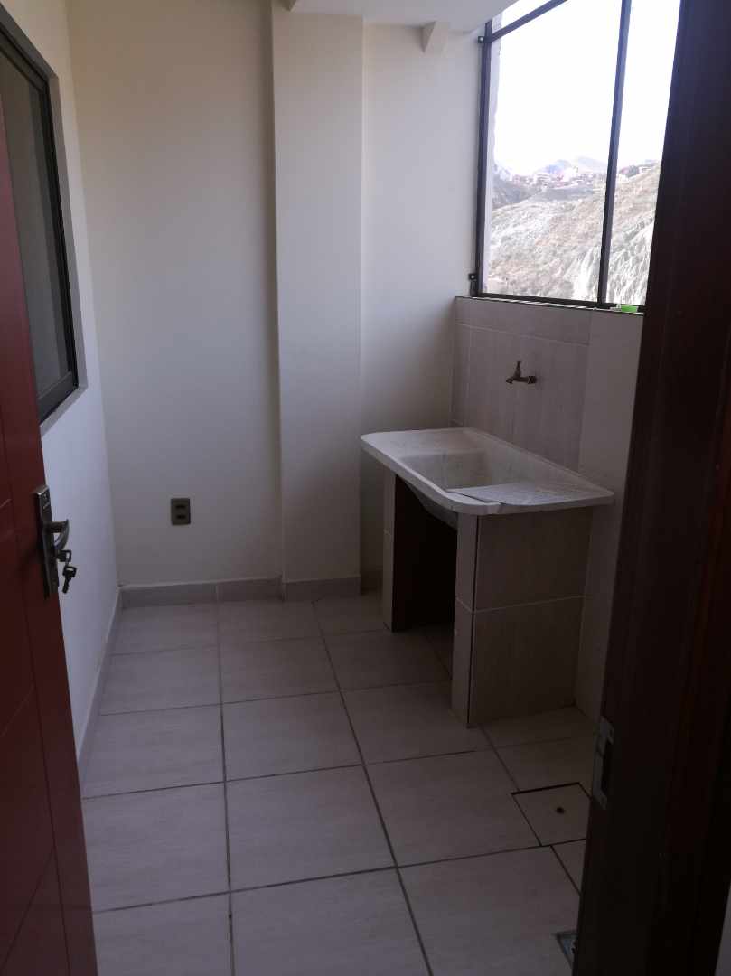 Departamento en Alto Irpavi en La Paz 3 dormitorios 3 baños 1 parqueos Foto 2