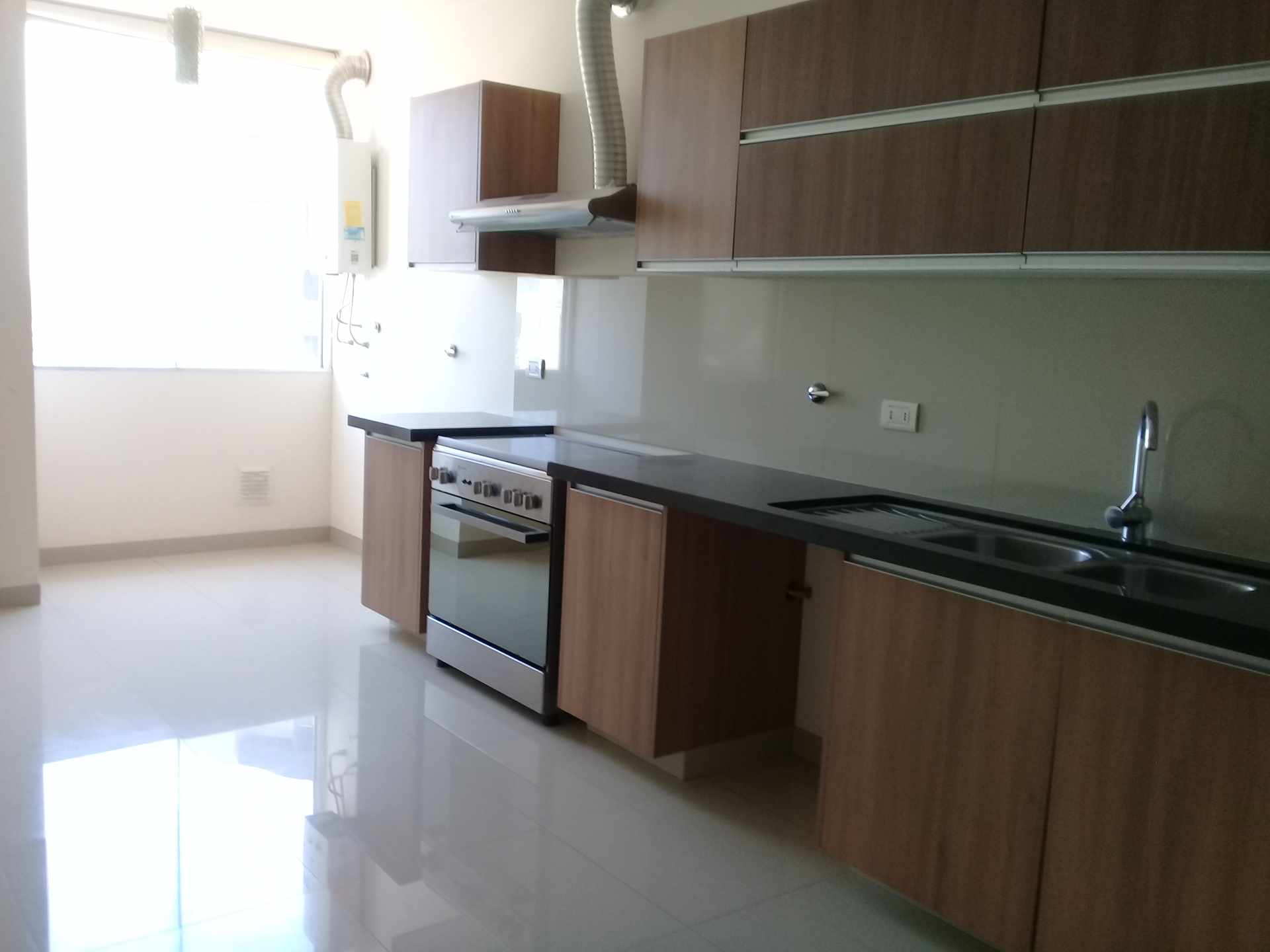 Departamento en VentaGualberto Villarroel 180 4 dormitorios 4 baños 2 parqueos Foto 4