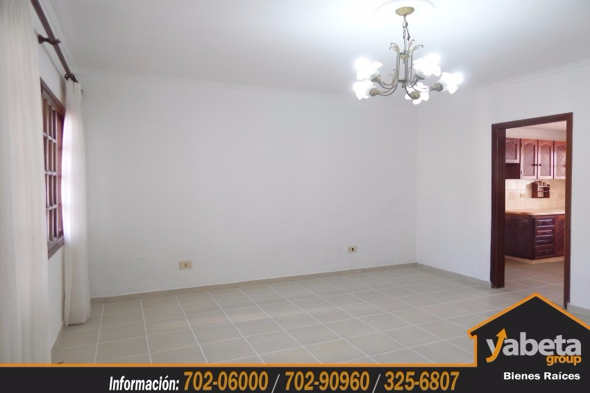 Casa en Entre 2do y 3er anillo Norte en Santa Cruz de la Sierra 4 dormitorios 3 baños 2 parqueos Foto 3