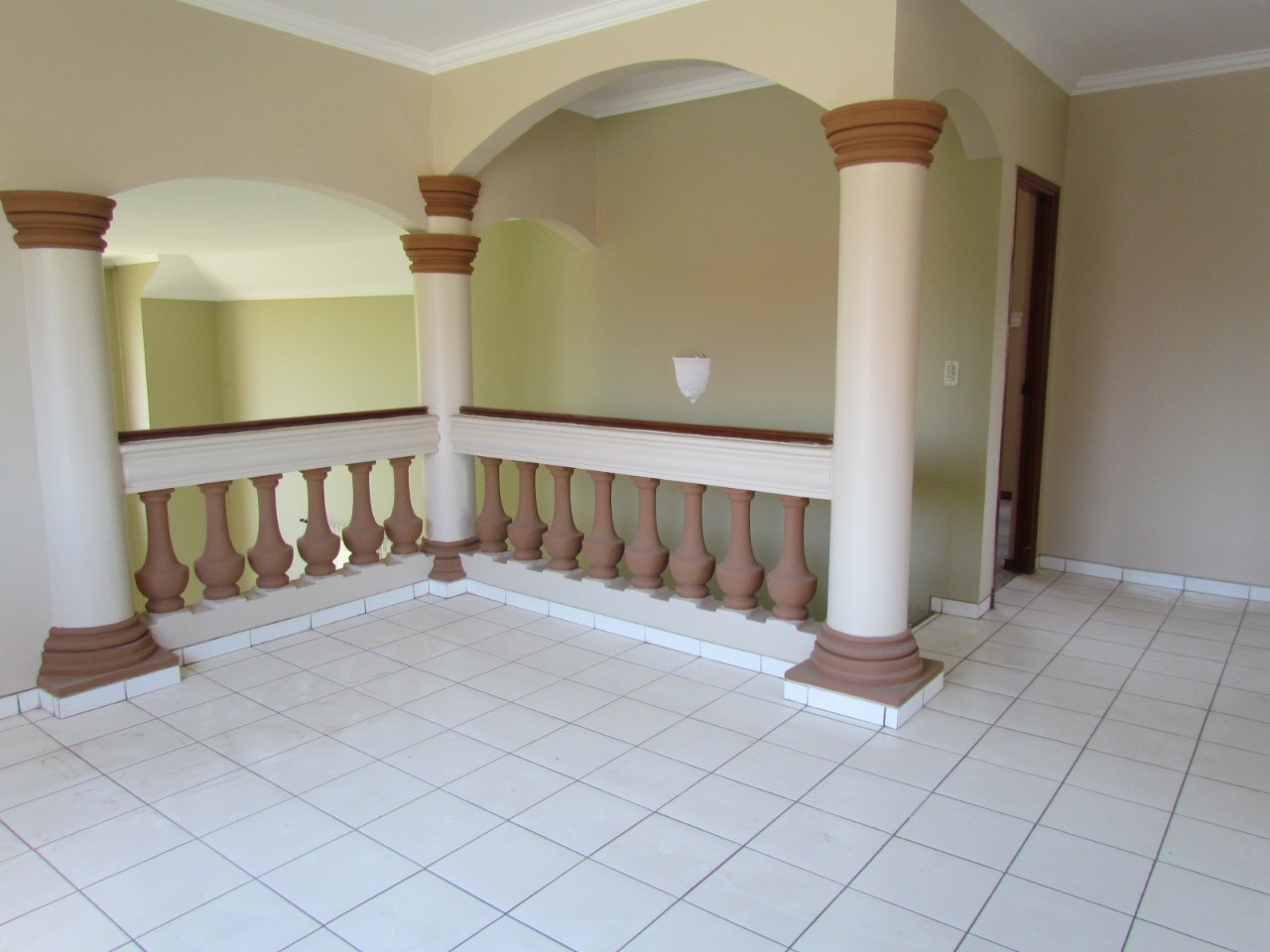 Casa en Entre 4to y 5to anillo Sur en Santa Cruz de la Sierra 4 dormitorios 4 baños 2 parqueos Foto 15