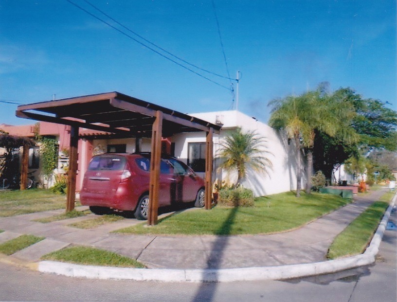 Casa en Entre 3er y 4to anillo Sur en Santa Cruz de la Sierra 3 dormitorios 2 baños 2 parqueos Foto 6