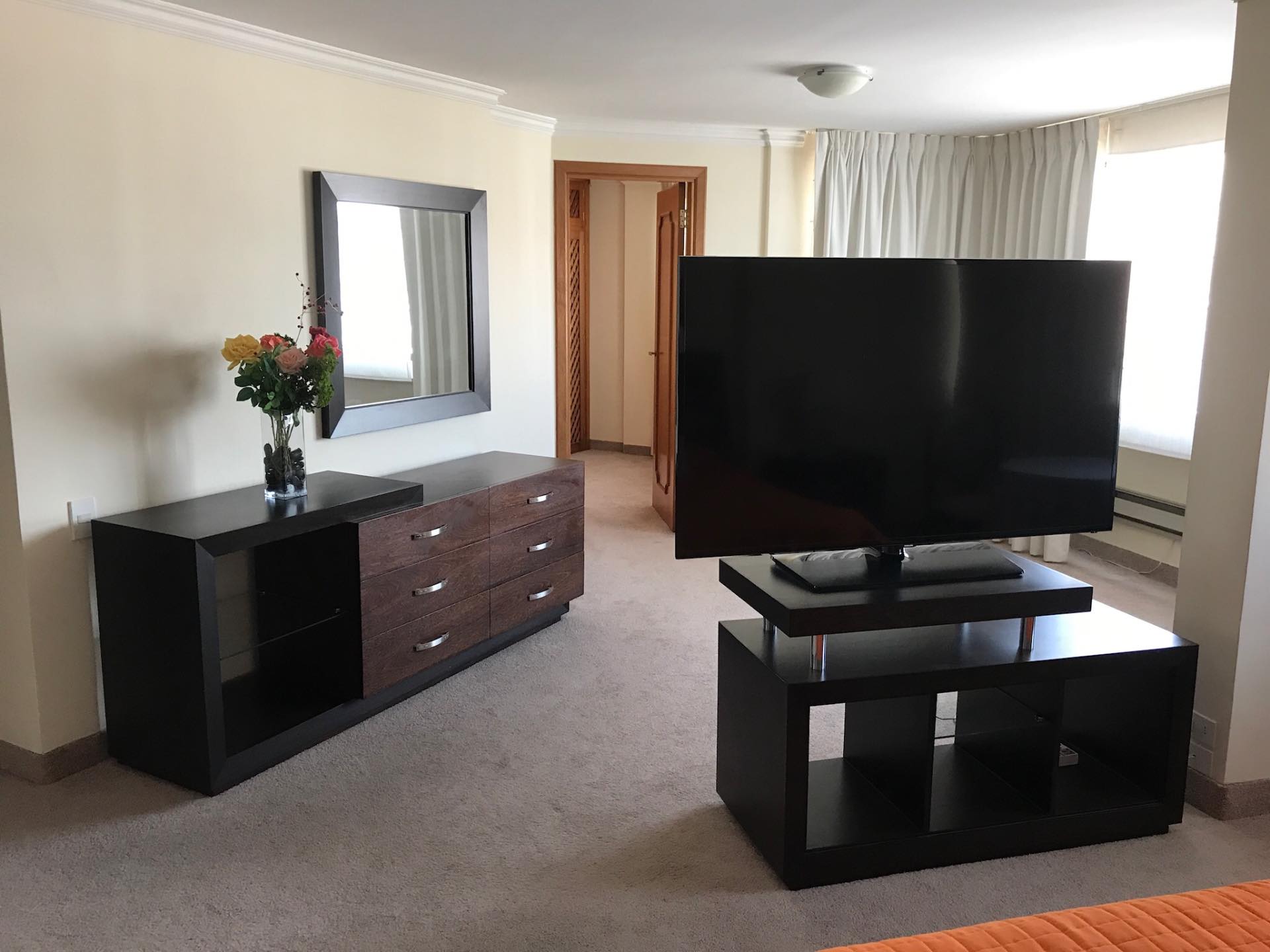 Departamento Venta en dólares. Oportunidad única
Calle 23 calacoto esquina Gabino Villanueva. Foto 9