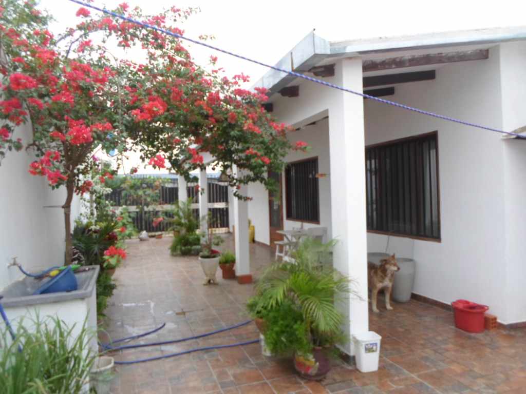Casa en Villa 1ero de Mayo en Santa Cruz de la Sierra 4 dormitorios 2 baños 3 parqueos Foto 7