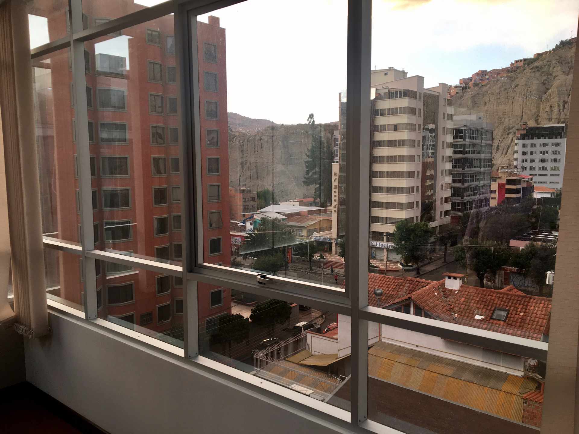 Oficina en Calacoto en La Paz 1 dormitorios 1 baños  Foto 5