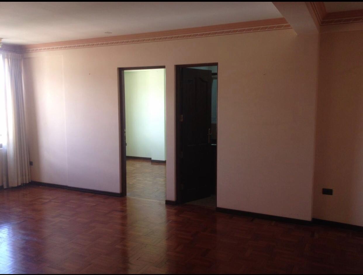 Departamento en Sarco en Cochabamba 4 dormitorios 4 baños 1 parqueos Foto 8