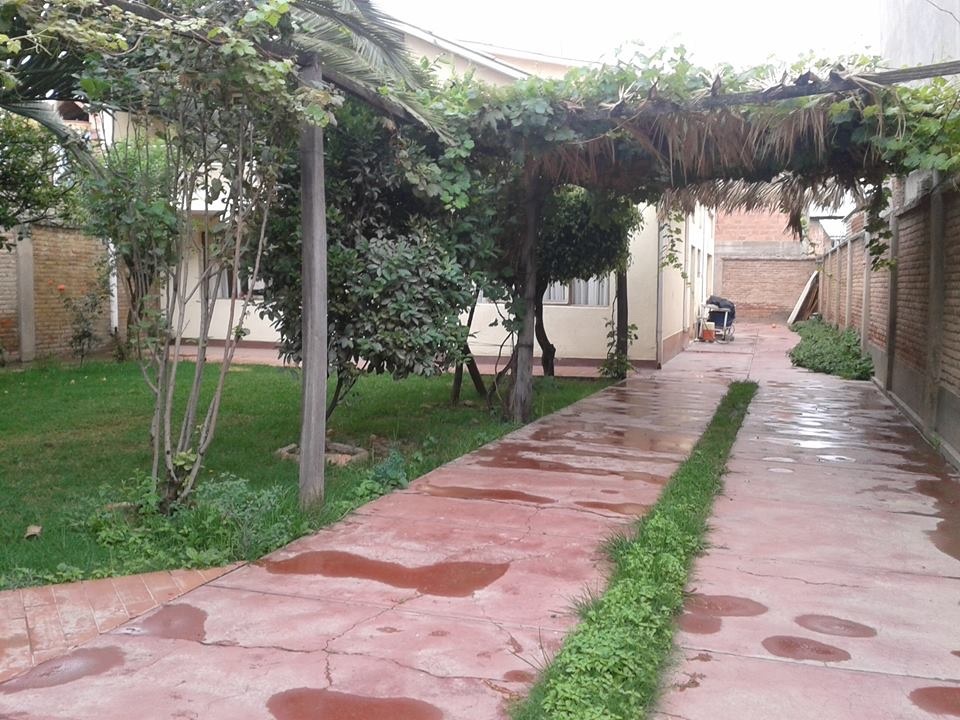 Casa en VentaBarrio Esmeralda a 1 cuadra de av. Blanco Galindo sobre calle Adrian Pierola 5 dormitorios 2 baños 5 parqueos Foto 3