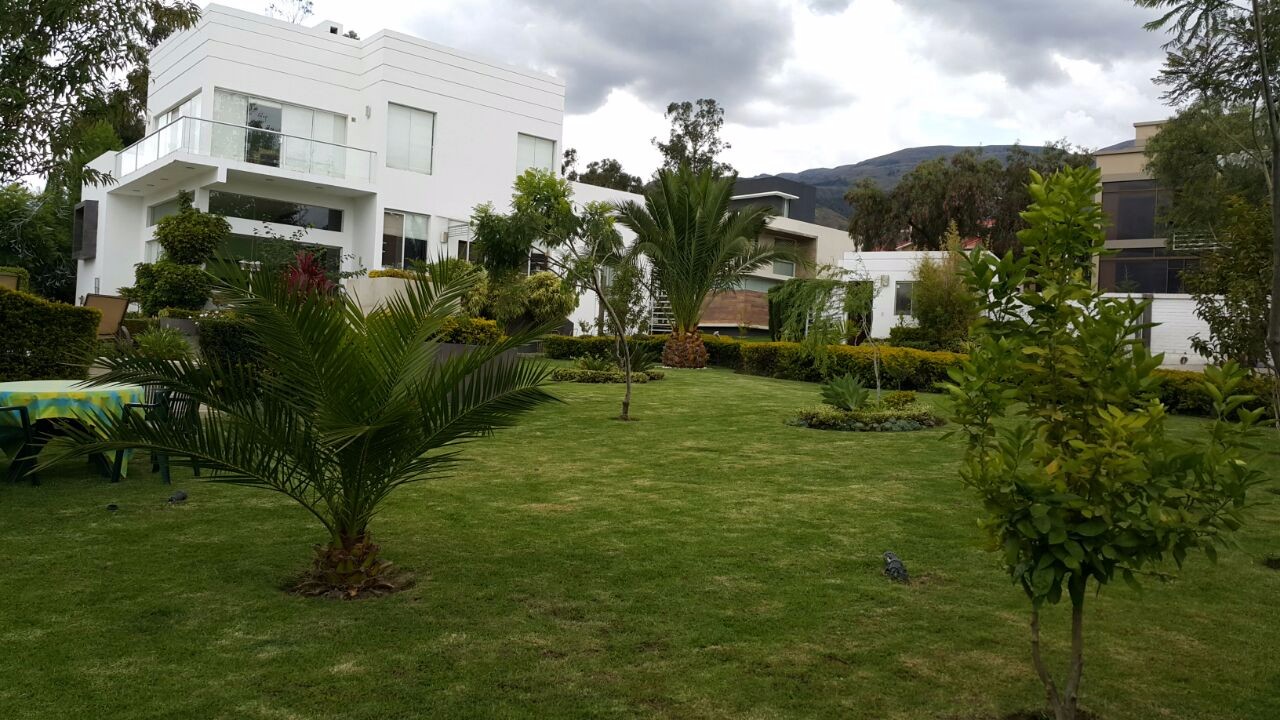 Casa en Tiquipaya en Cochabamba 4 dormitorios 5 baños 5 parqueos Foto 10