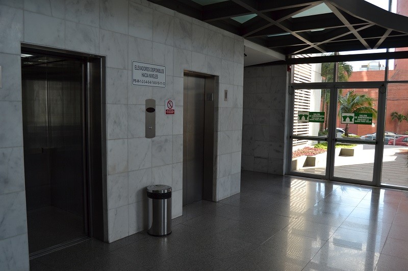 Oficina en AlquilerTORRE DUO - Equipetrol, frente al ventura Mall  1 baños 1 parqueos Foto 3
