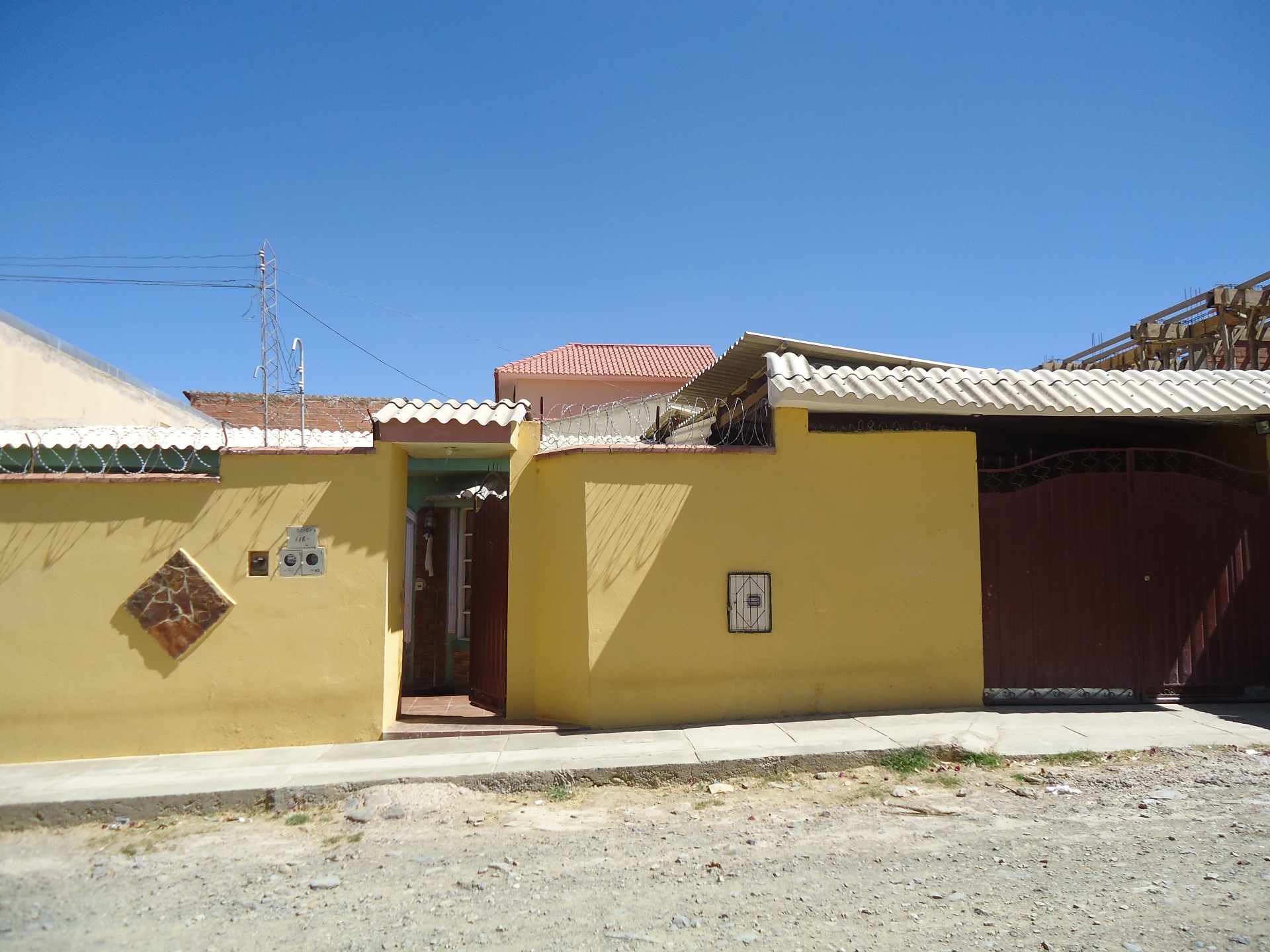 Casa en VentaAv. tercera, zona esmeralda norte, a dos cuadras de la Av. villazon, ingreso a ala altura de los chicharrones originales. Foto 1
