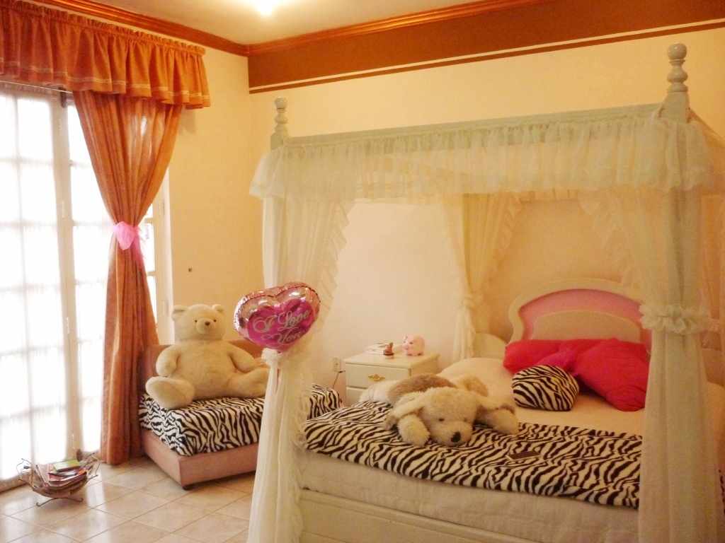 Casa en SENAC en Tarija 4 dormitorios 5 baños 2 parqueos Foto 5