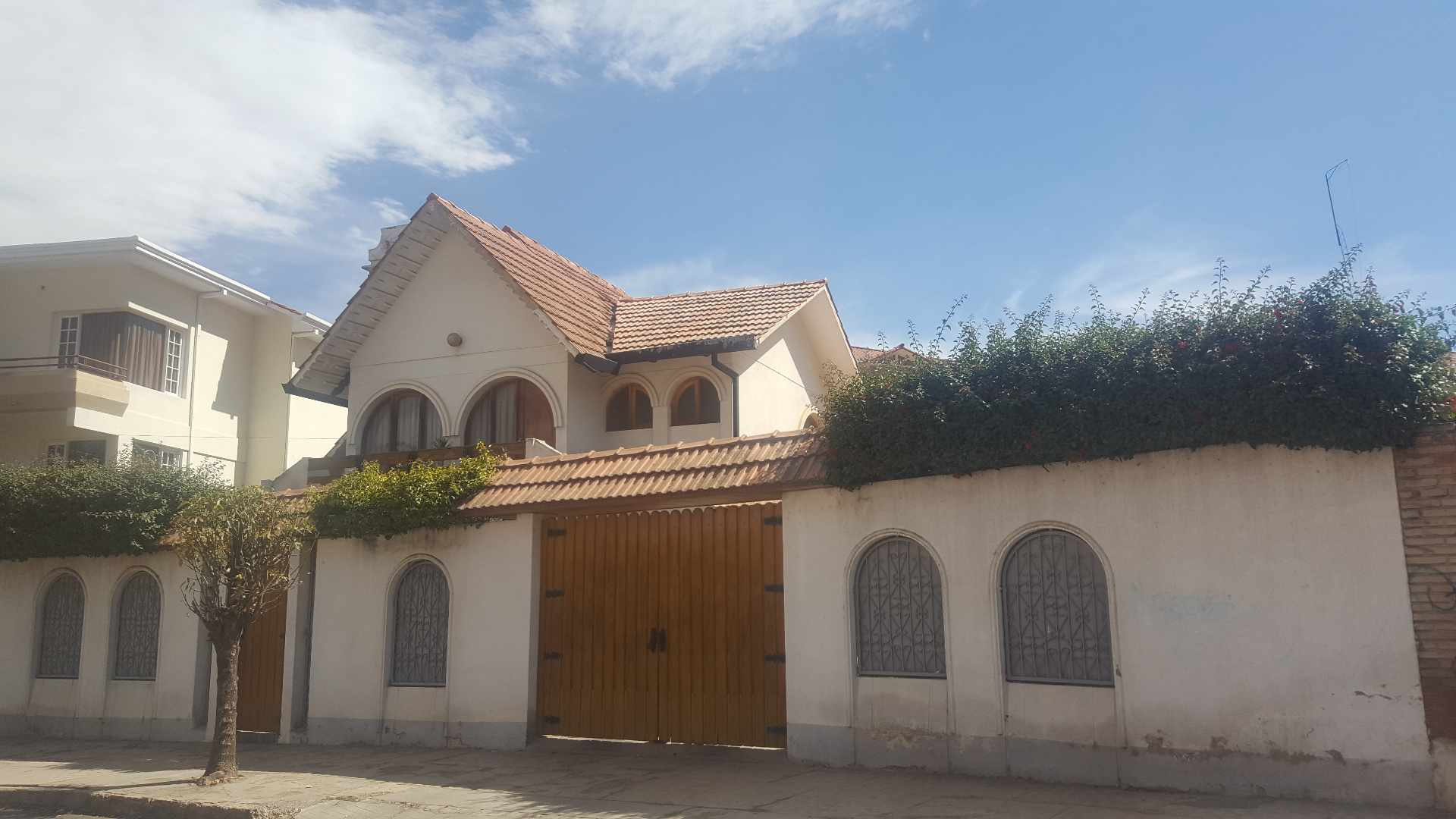 Casa en VentaCalle Nestor Galindo Nro. 1471 zona Cala Cala Foto 1
