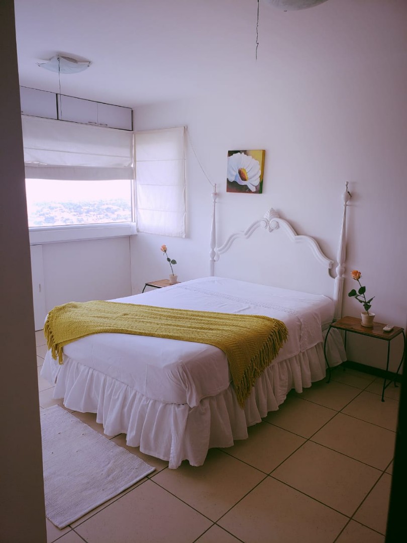 Departamento en AlquilerCondominio Gardenia Torre Norte [Av. Beni y 4to. Anillo, Zona Parque Los Mangales 2], Departamento amoblado en alquiler de 2 suites + escritorio y dependencias con 2 parqueos techados y baulera. [1000$us., expensas incluidas.] Foto 5