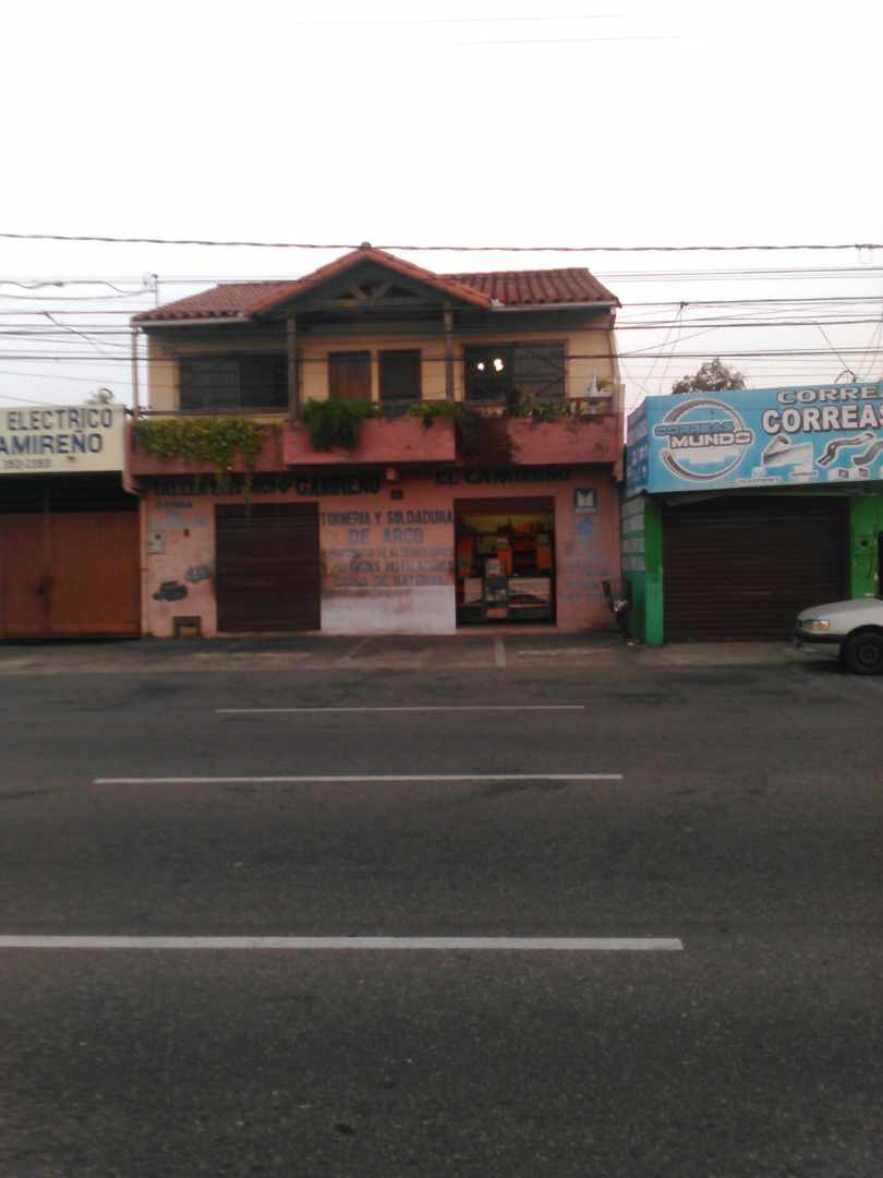 Local comercial Avenida Grigota # 243 entre 2do y 3er Anillo Foto 1