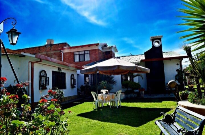 Casa en Sacaba en Cochabamba 4 dormitorios 3 baños 4 parqueos Foto 3