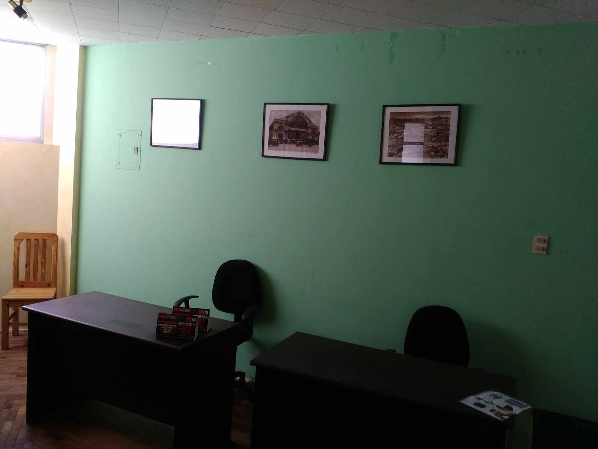 Oficina en Venta Av. Montenegro Centro comercial La Chiwiña 1 dormitorios 1 baños  Foto 3