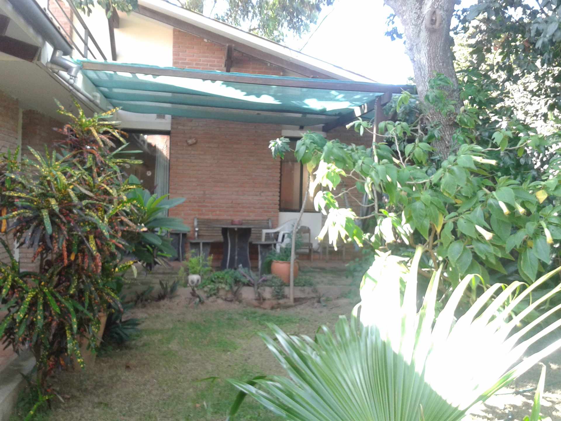 Casa en Entre 4to y 5to anillo Oeste en Santa Cruz de la Sierra 4 dormitorios 2 baños 2 parqueos Foto 6