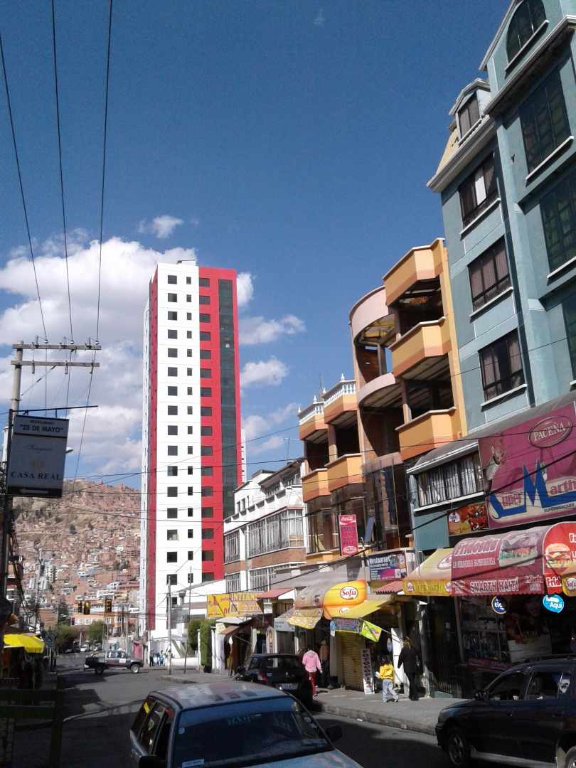 Departamento en Miraflores en La Paz 2 dormitorios 3 baños  Foto 2