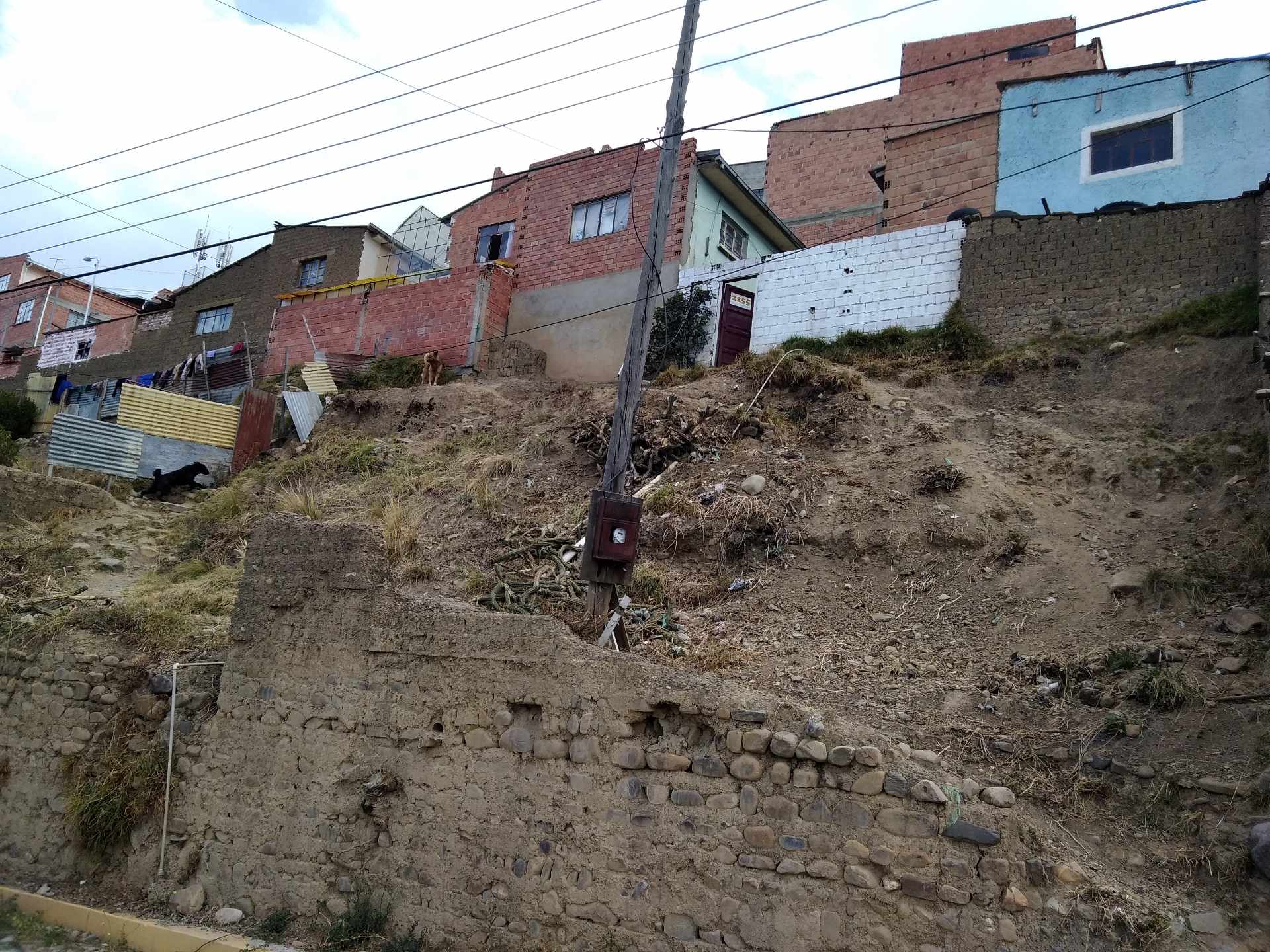 Casa en Pampahasi en La Paz 6 dormitorios 1 baños  Foto 4