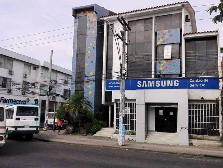 Edificio Av. Argamosa esquina Calle Charcas. 1° Anillo Foto 4