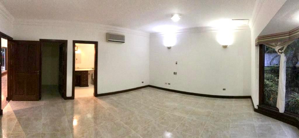 Casa en Equipetrol en Santa Cruz de la Sierra 4 dormitorios 7 baños 8 parqueos Foto 3